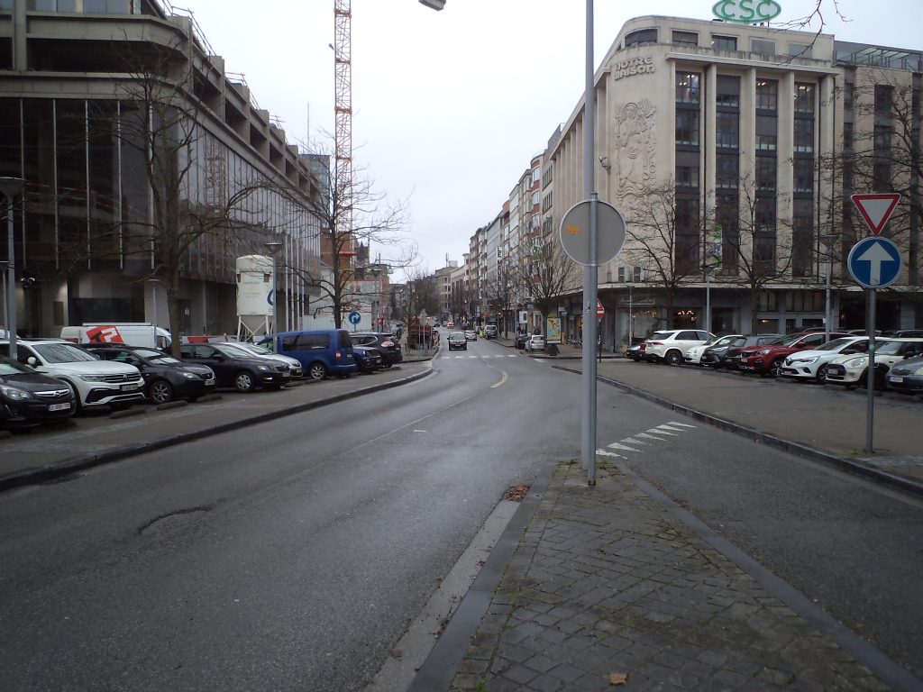 L'allée Centrale Le Boulevard Tirou